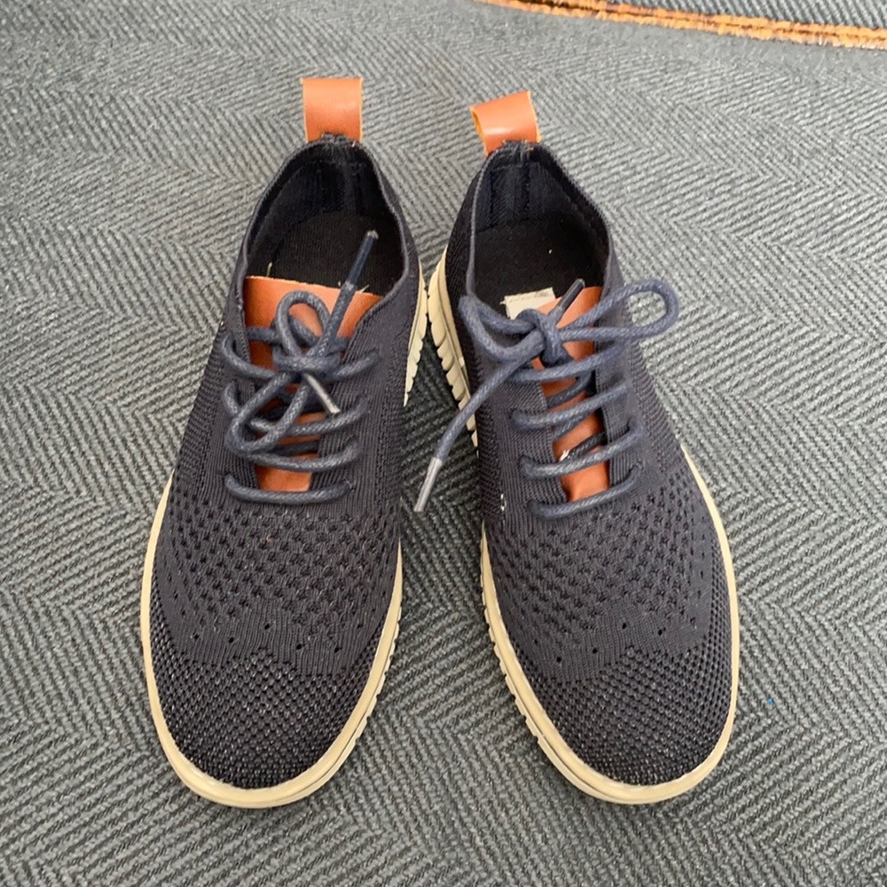 Blue oxford dress sneaker Steve Madden Mark 13Y